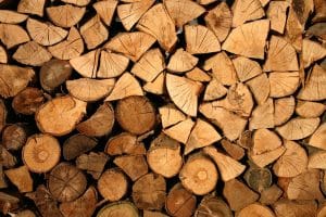 Comment rendre le bois imputrescible : techniques et astuces